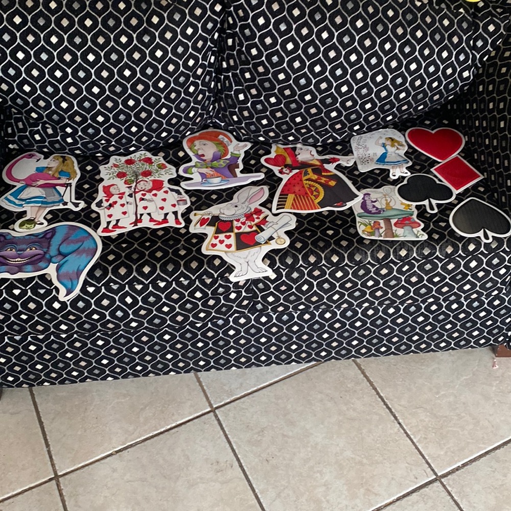12 Alice in Wonderland Decoration Cutouts